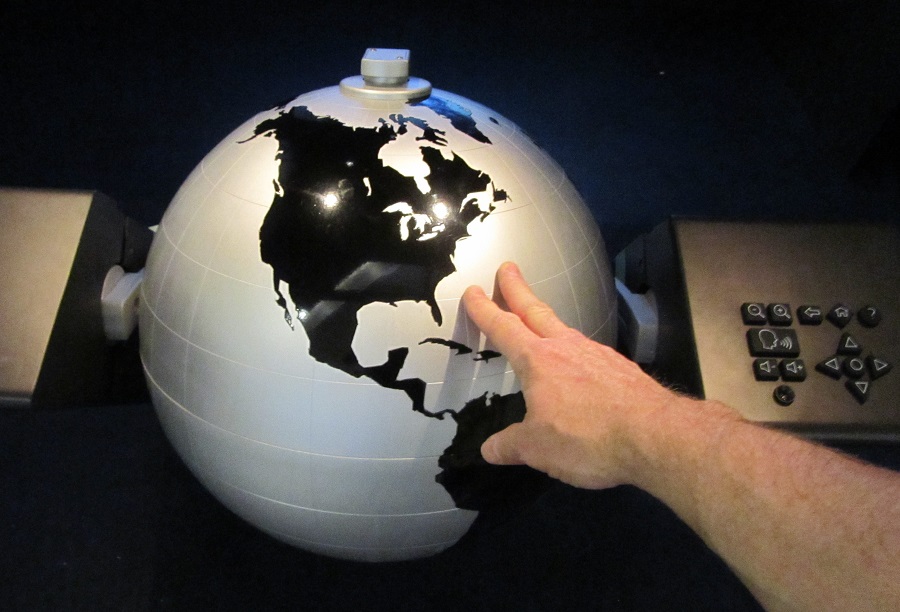 globe model touch